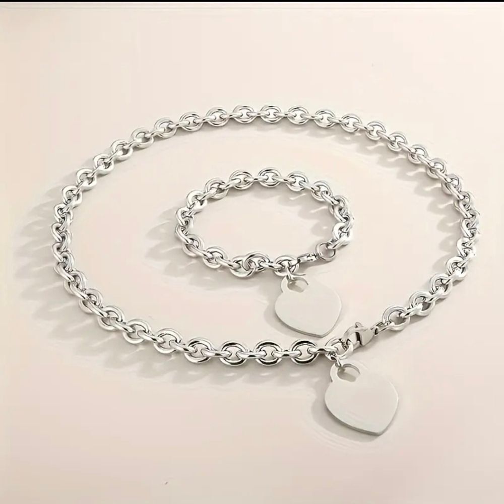 Women’s Heart Shaped Fashion Necklace Bracelet Set - Picture 4 of 5